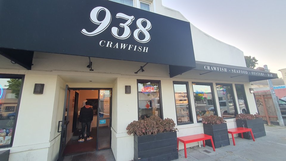 Front view of a Cajun seafood restaurant on San Pablo Avenue.